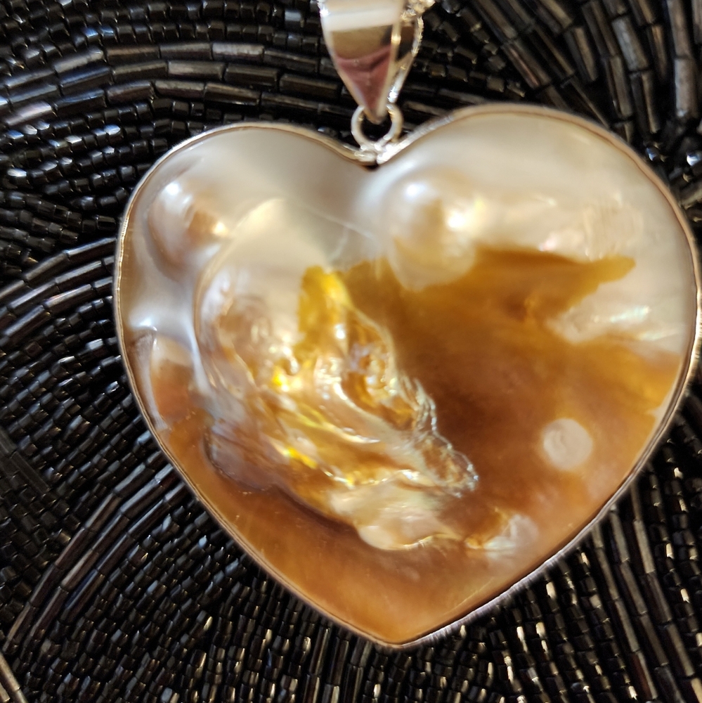 Mother of Pearl Pendent Necklace